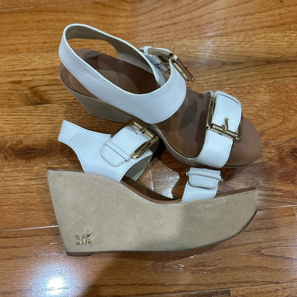 Michael Kors White Platform Sandals with Gold Accents - Picture 2 of 6